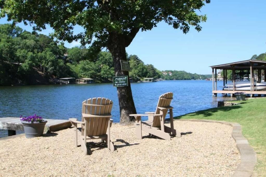 #02 - Unique Lakeside Studio Cottage- Pet Friendly Hot Springs Luaran gambar