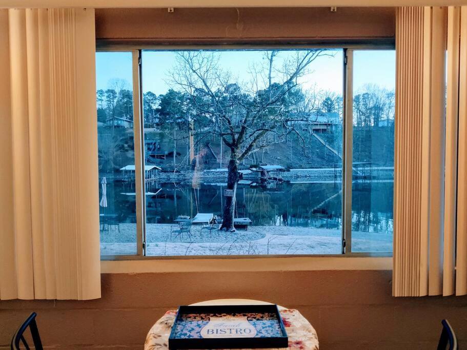 #02 - Unique Lakeside Studio Cottage- Pet Friendly Hot Springs Luaran gambar