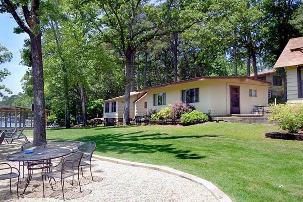 #02 - Unique Lakeside Studio Cottage- Pet Friendly Hot Springs Luaran gambar